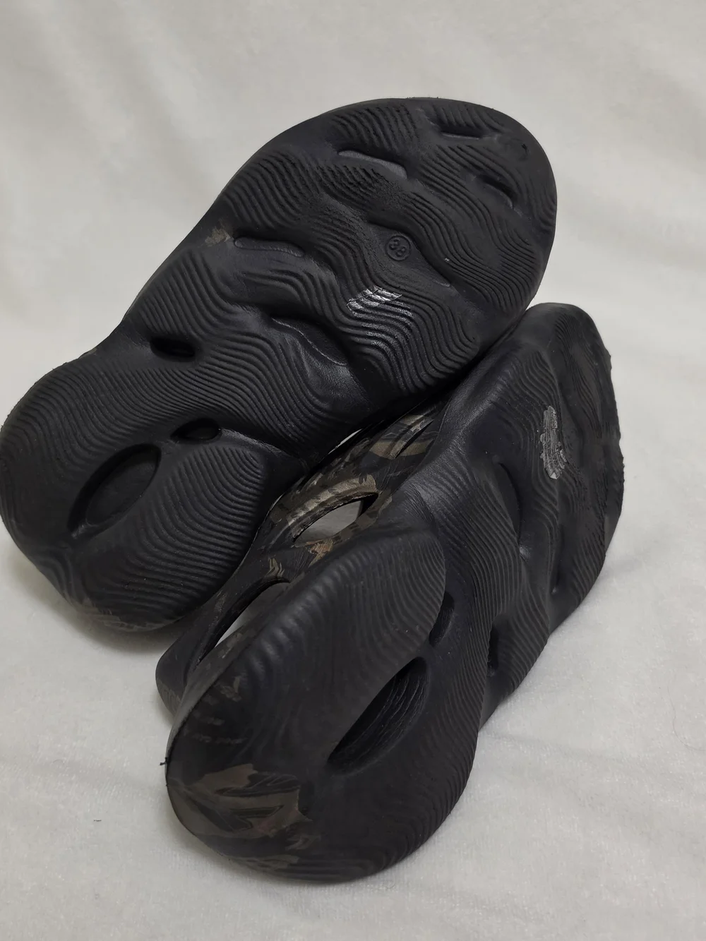 Black Foam Runner Clogs Silver Graphic Iced Out Streetwear Sandals Size 38 (US 6